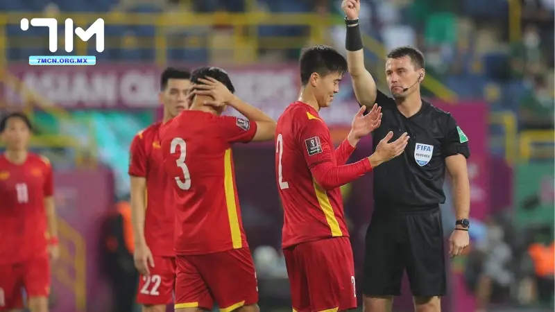 Thẻ đỏ dành cho cầu thủ có những hành vi bạo lực khi tham gia thi đấu