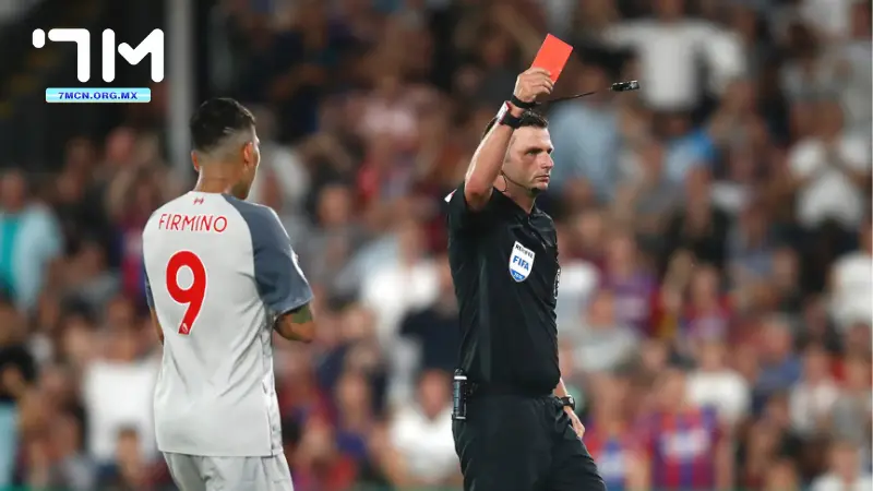 Thẻ đỏ là hình phạt nặng nhất trong bóng đá